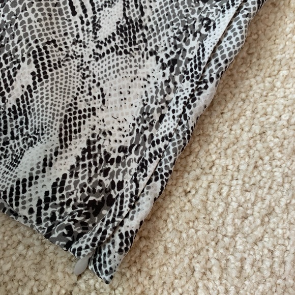 Joe’s Jeans Silk Python Print Tapered Pull On Ankle Zip Pant Size S like NWOT - Picture 5 of 7